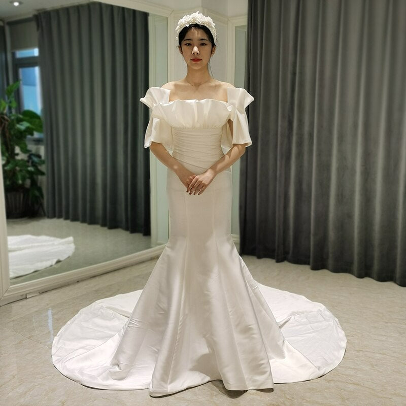 Satin mermaid wedding dress sample ruffle bridal gowns off white wedding gowns bridal dress