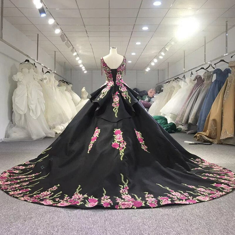 Beautiful luxury Flower applique black evening dress