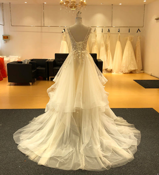 Gorgeous Appliques Court Train A-Line V-neck Wedding Dresses Luxury Beaded Backless Bridal Gown vestido de noiva