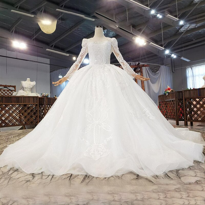 Elegant Charming O-Neck Crystal Appliques Long Sleeve Beading Wedding Dress