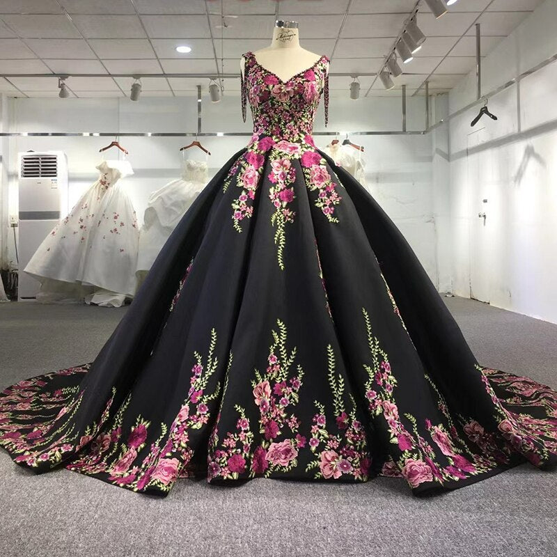 Beautiful luxury Flower applique black evening dress