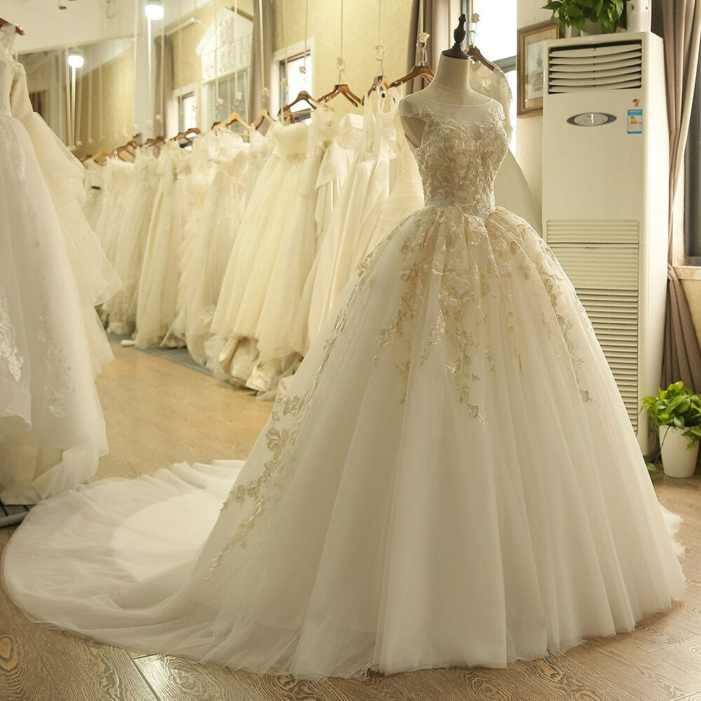 Illusion Neck Applique Cut-out Back Cap Sleeve Bridal Wedding Dress Ball Gown Elegant Wedding Dress