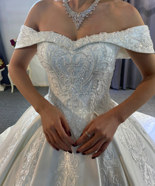 High Quality Satin wedding dress with lace appliques Off the shoulder Luxury Ball Gown wedding dress for brides  Robe de marie, vestido de novia plus size wedding dress