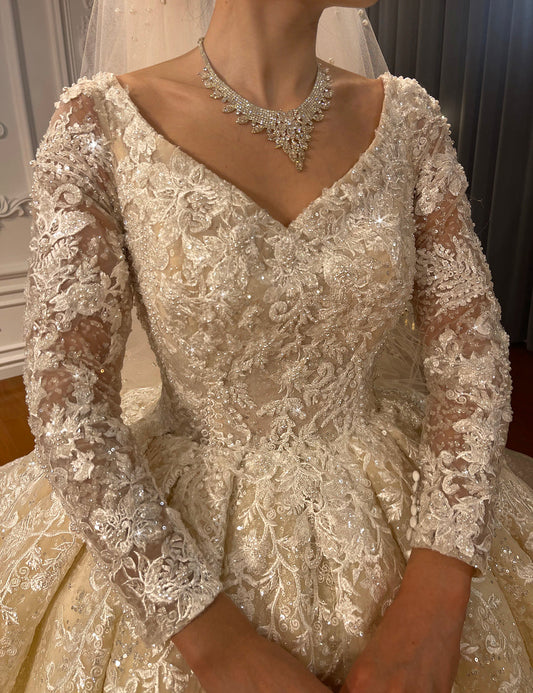 AM1070 Royal V-Neck Long Sleeve Lace Appliques Ball Gown luxury Wedding Dress