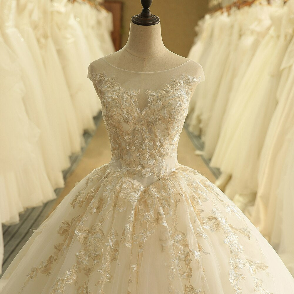 Illusion Neck Applique Cut-out Back Cap Sleeve Bridal Wedding Dress Ball Gown Elegant Wedding Dress