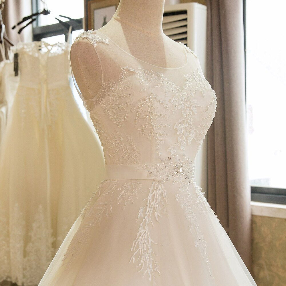 Custom Made Tulle Lace Appliques A-Line Luxury Beaded Bridal Wedding Dress