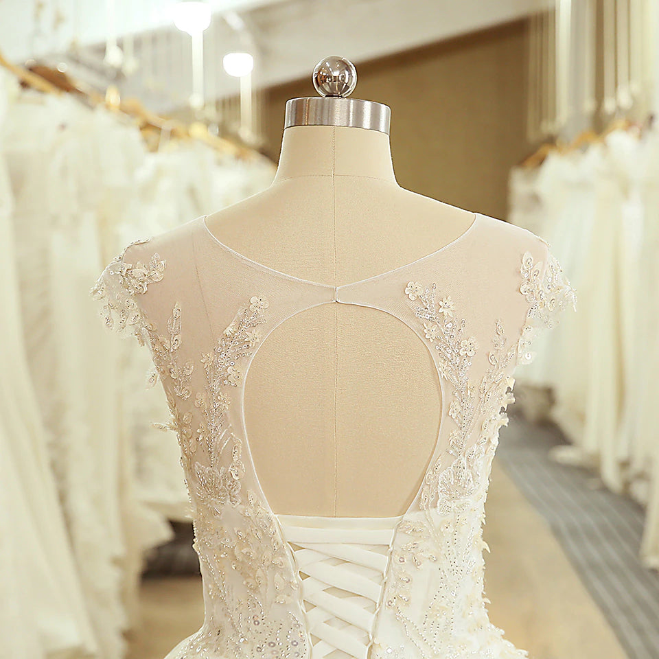 New Arrival Floor Length Cap Sleeve Wedding Bridal Gown Embroidery Lace Appliques Wedding Dress