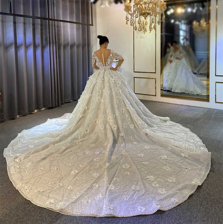3D Flower Applique Shiny Crystal Beading Ball Gown Wedding Dress Luxury Couture Affordable Custom Made Wedding Dress