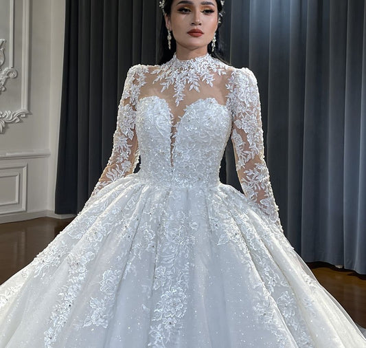 Long Sleeves Lace Appliqued Off White Luxury Wedding Dress
