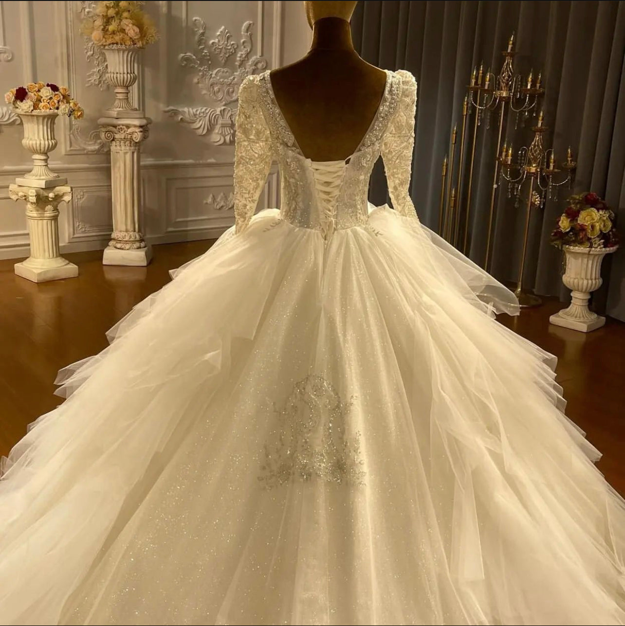 Beautiful Low Back Long Sleeve Heavy Beading  Luxury Wedding Dress vestido de novia robe de marie plus size luxury wedding dress
