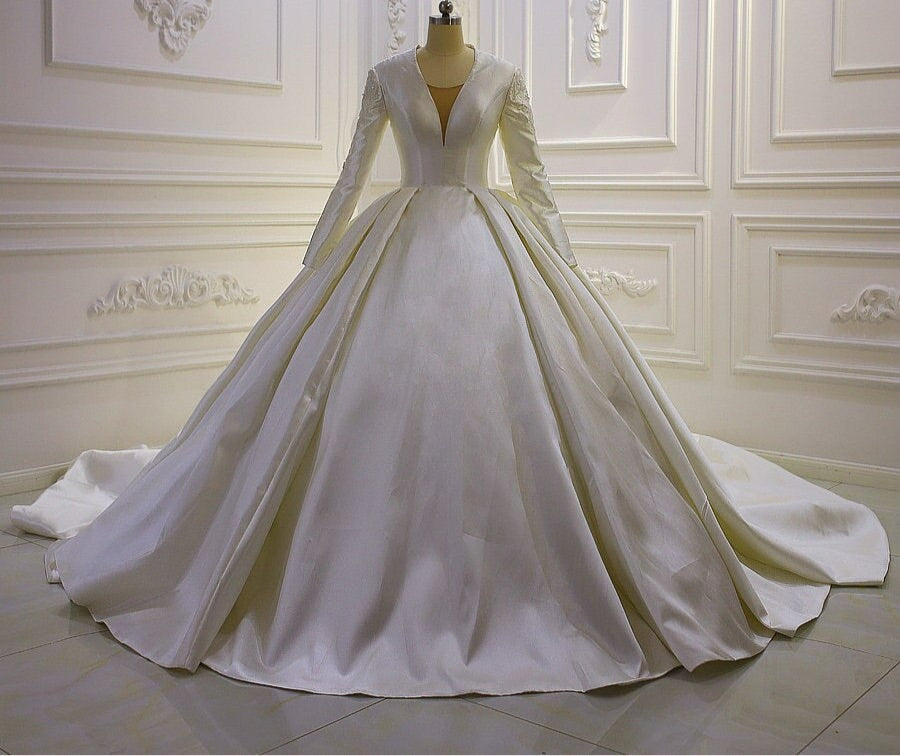 AM1020 Long Sleeve Lustrous Satinluxury Wedding Dress